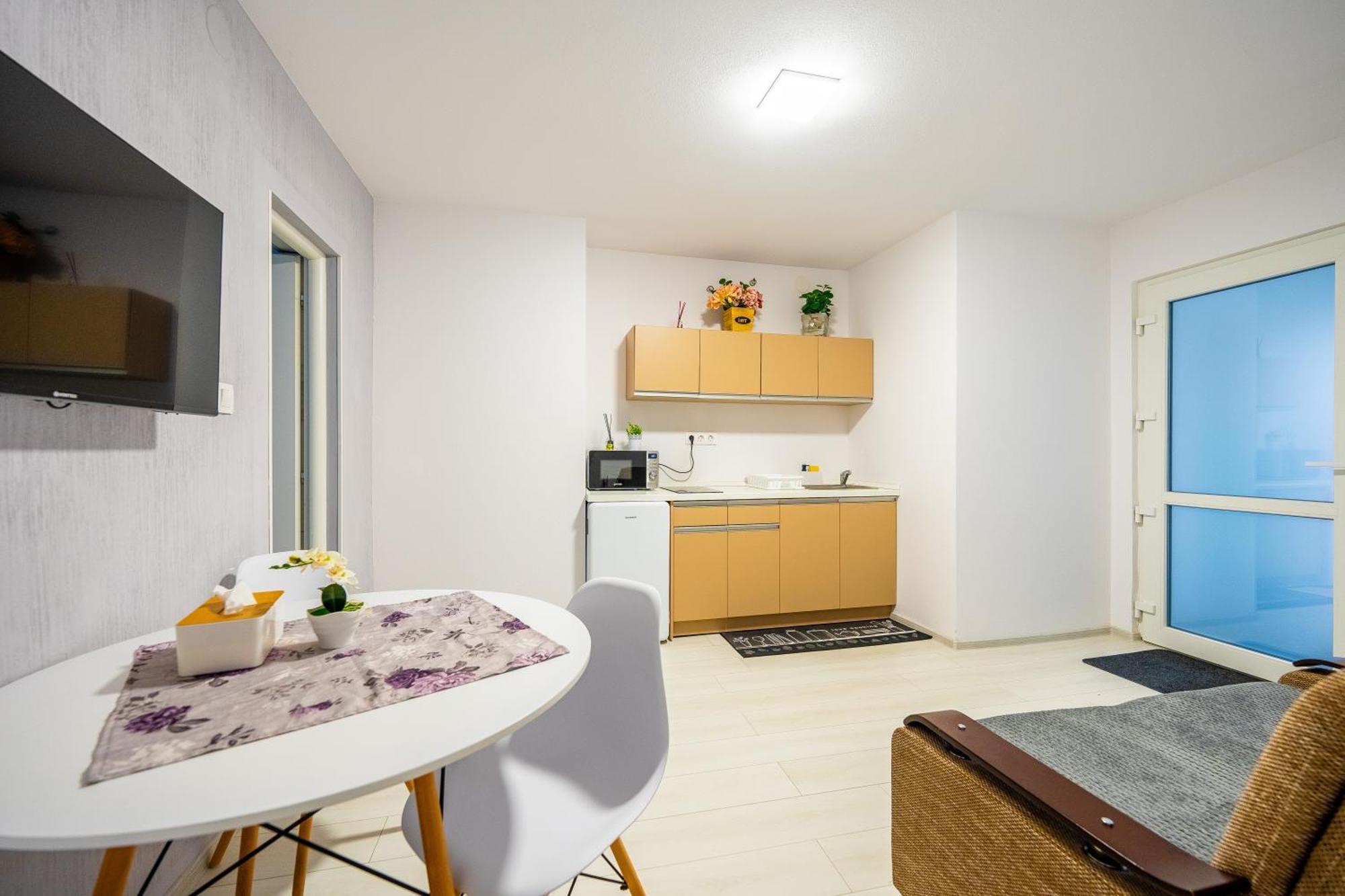 Yvett House Hotel Sfântu-Gheorghe Екстериор снимка