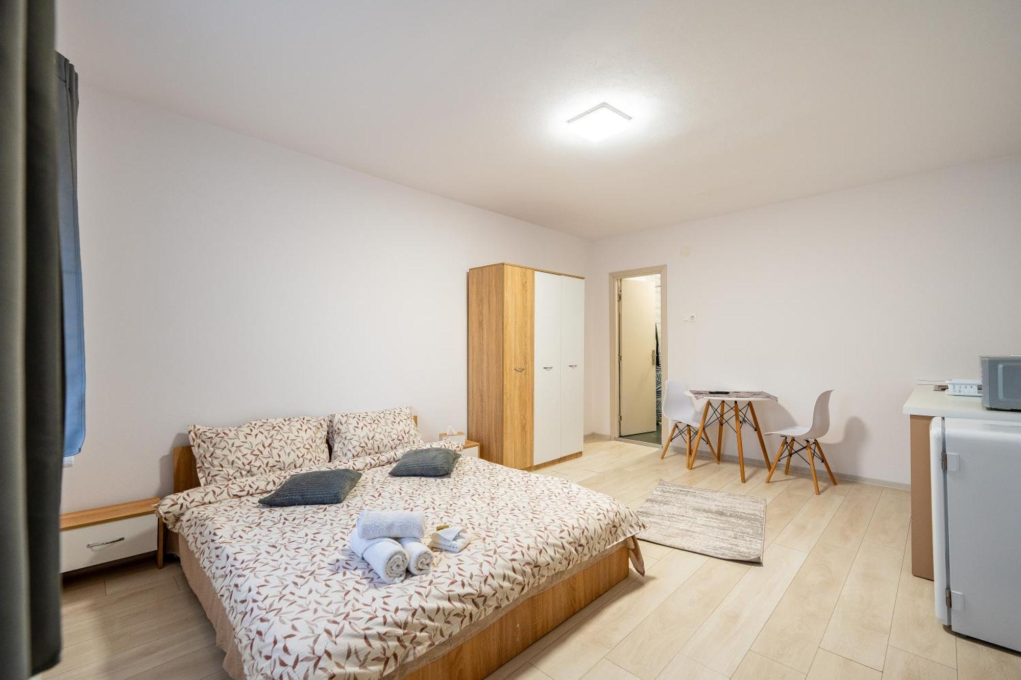 Yvett House Hotel Sfântu-Gheorghe Стая снимка